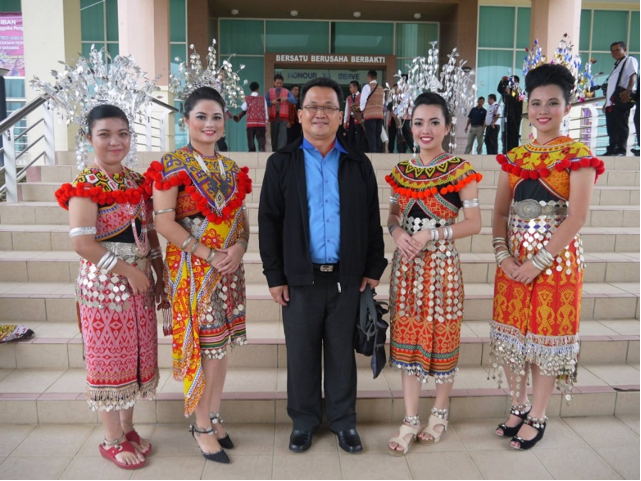 Pakaian Tradisional Dayak Iban Sarawak