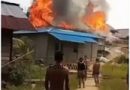 Dua Rumah Warga Ngira, Kec. Noyan, Sanggau Ludes Terbakar, Satu Lainnya Tinggal Puing Atap Dua Rumah Warga Ngira, Kec. Noyan, Sanggau Ludes Terbakar, Satu Lainnya Tinggal Puing Atap