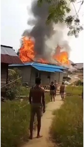 Dua Rumah Warga Ngira, Kec. Noyan, Sanggau Ludes Terbakar, Satu Lainnya Tinggal Puing Atap Dua Rumah Warga Ngira, Kec. Noyan, Sanggau Ludes Terbakar, Satu Lainnya Tinggal Puing Atap